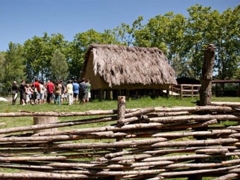 Visita al Parc Neolític de la Draga